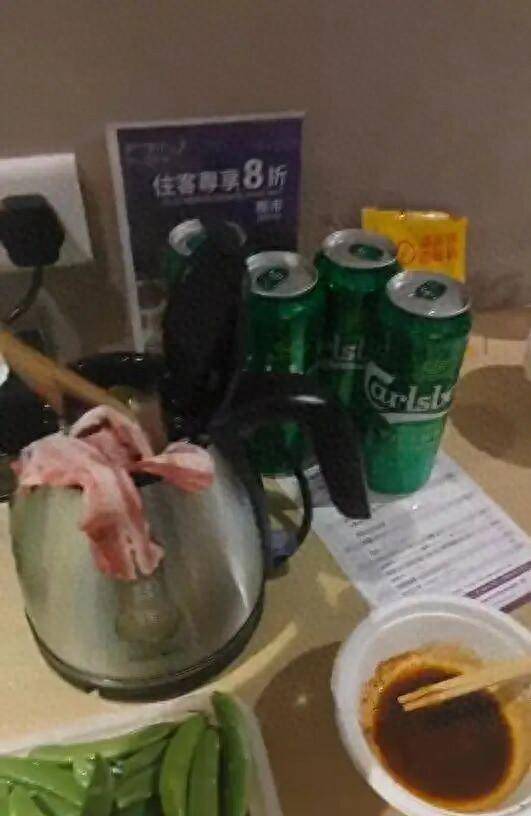 男子在澳门某酒店用水壶煮火锅<strong></p>
<p>比特币大涨</strong>，负责人：会警告，若损坏需照价赔偿