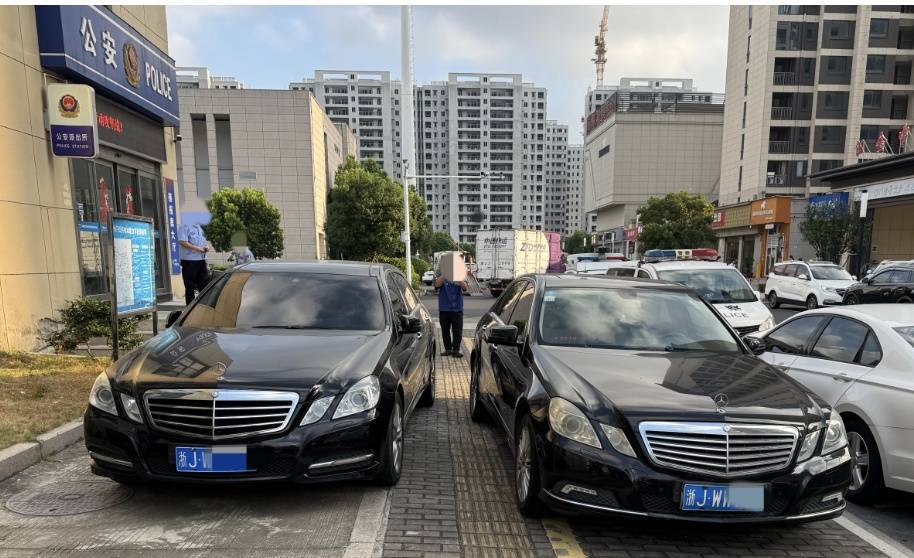 浙江街头惊现两辆“一模一样”的车！民警一查<strong></p>
<p>比特币最新行情价格</strong>，不简单，当场扣车