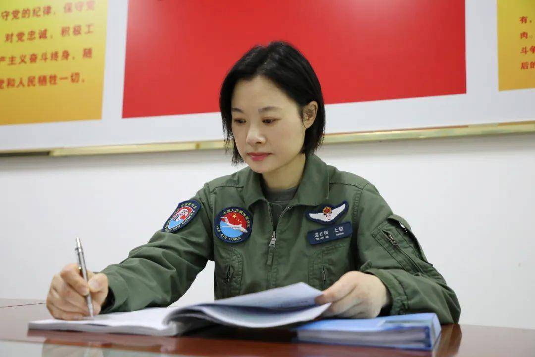 阅兵最帅女机长<strong></p>
<p>比特币最新行情价格</strong>，是她！