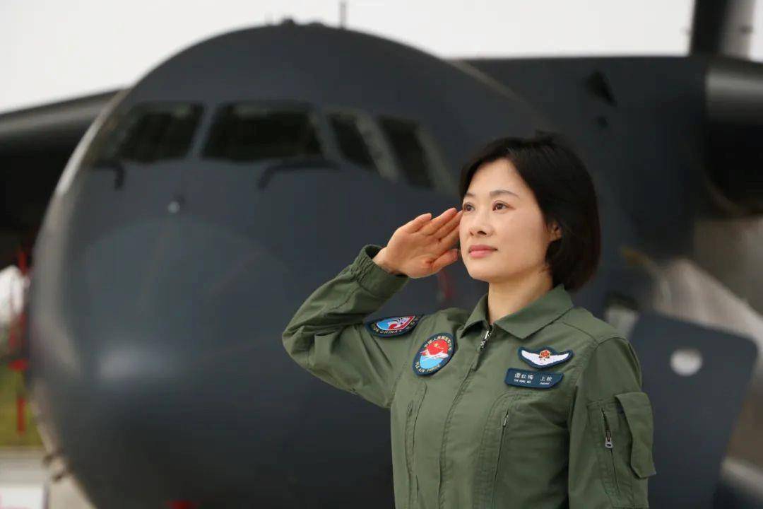 阅兵最帅女机长<strong></p>
<p>比特币最新行情价格</strong>，是她！