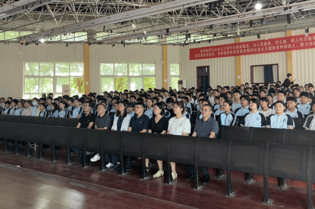 洛龙区开学第一堂法治课开讲啦<strong></p>
<p>比特币最新行情价格</strong>！