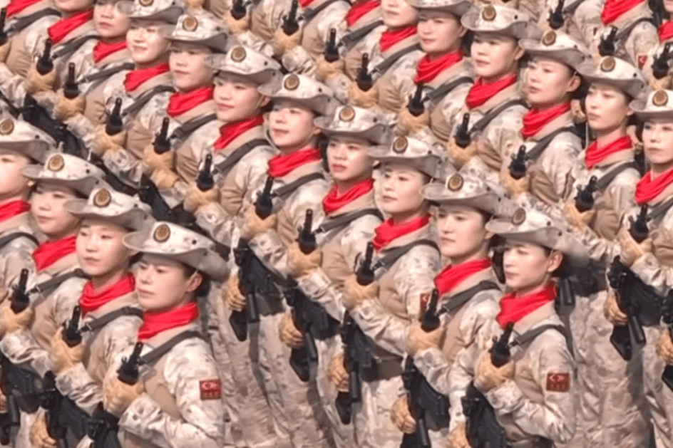 “民兵方队中一眼就认出了她<strong></p>
<p>买比特币</strong>，我们的陈老师！”
