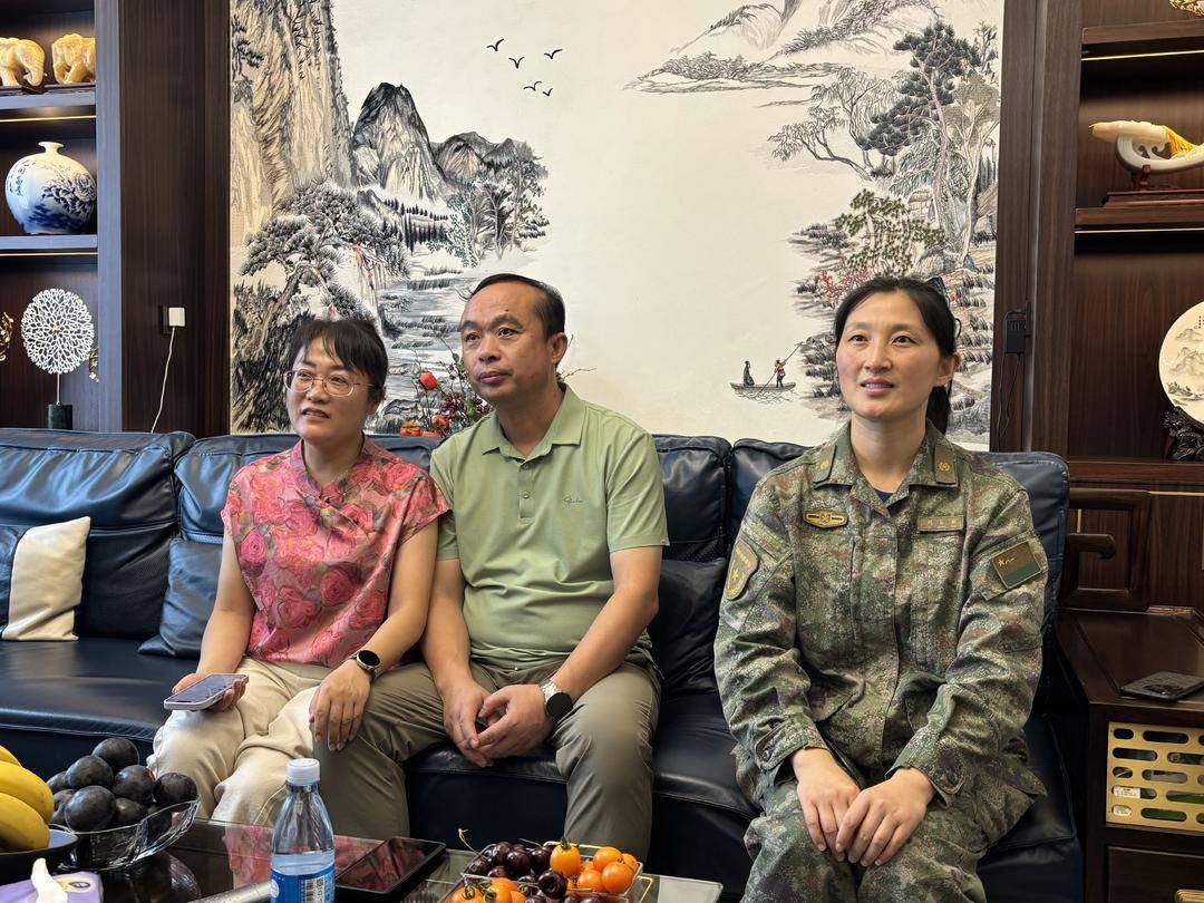 抗战胜利80周年大阅兵民兵方阵<strong></p>
<p>买比特币</strong>，有两名女生来自无锡地区