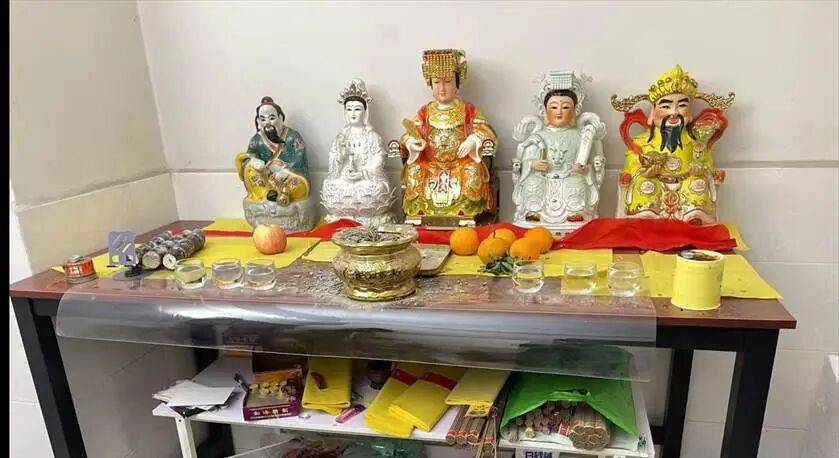 男子自称“玉皇大帝”<strong></p>
<p>比特币现价</strong>，奸淫妇女10人，敛财超500万元