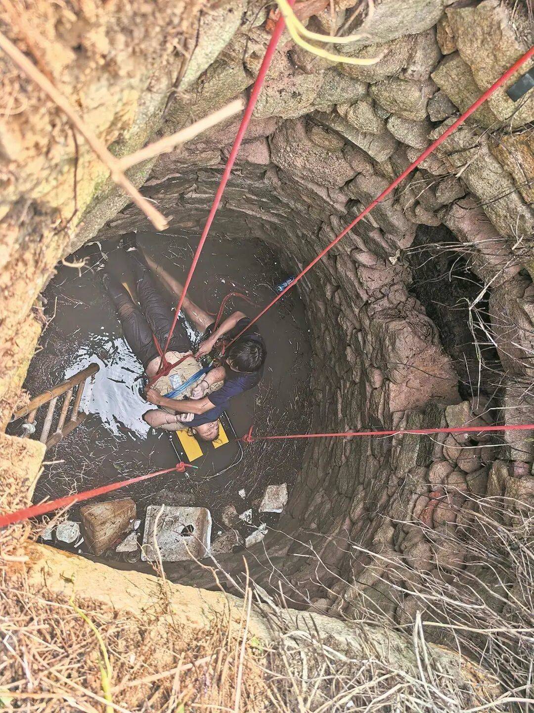 泉州坠井女子“54小时噩梦”:几条蛇爬身上<strong></p>
<p>比特币今天行情</strong>,双侧肋骨骨折!绝望时靠一个信念坚持活下来……