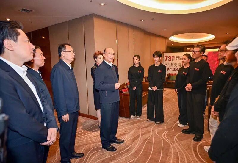 黑龙江省委书记许勤、省政协主席蓝绍敏<strong></p>
<p>比特币市值</strong>,出席《731》全球首映