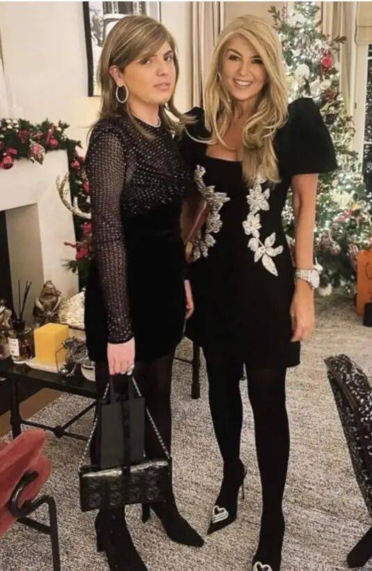 希腊航运巨头28岁女继承人在家中死亡<strong></p>
<p>比特币市值</strong>,疑被虫类叮咬后发病,涉事医院承认犯下严重错误