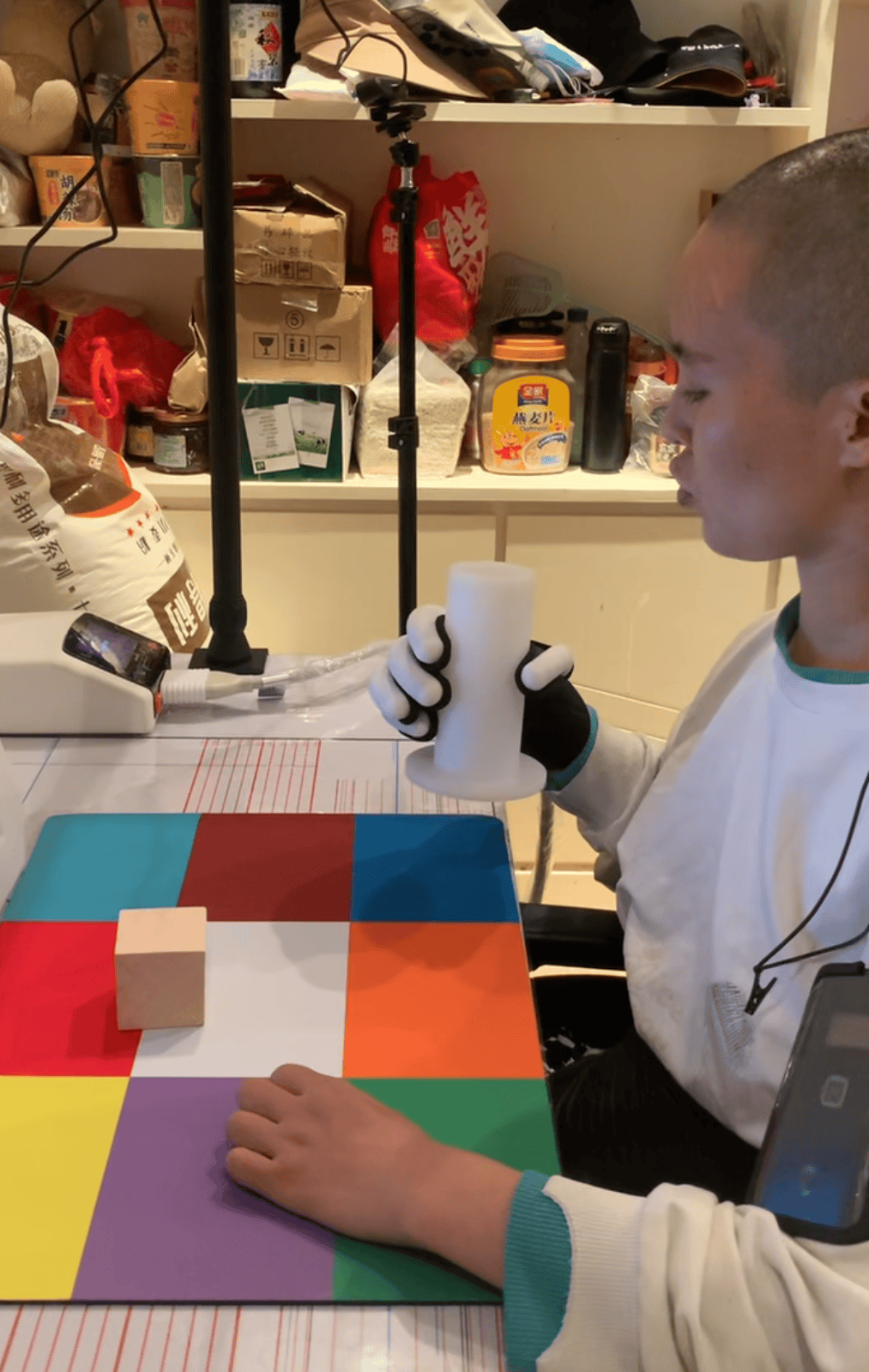 女子因车祸全身瘫痪6年仅嘴眼能动<strong></p>
<p>比特币市值</strong>,接受脑机接口手术后通过意念抓取物品!当事人讲述