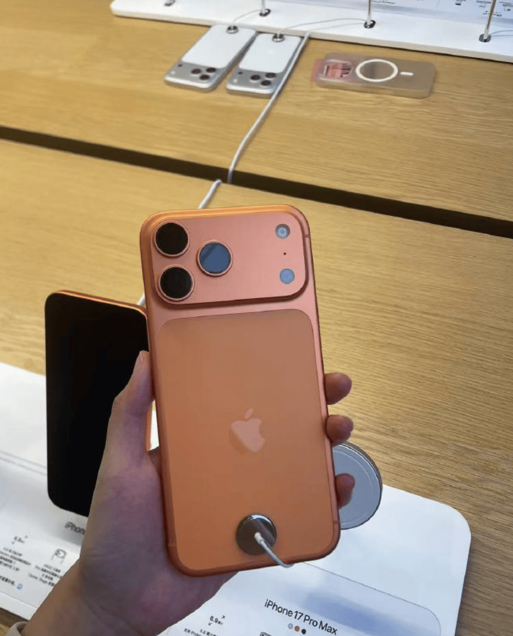 iPhone 17 Pro被黄牛拒收：“卖的人多<strong></p>
<p>比特币交易市场</strong>，货太多了”