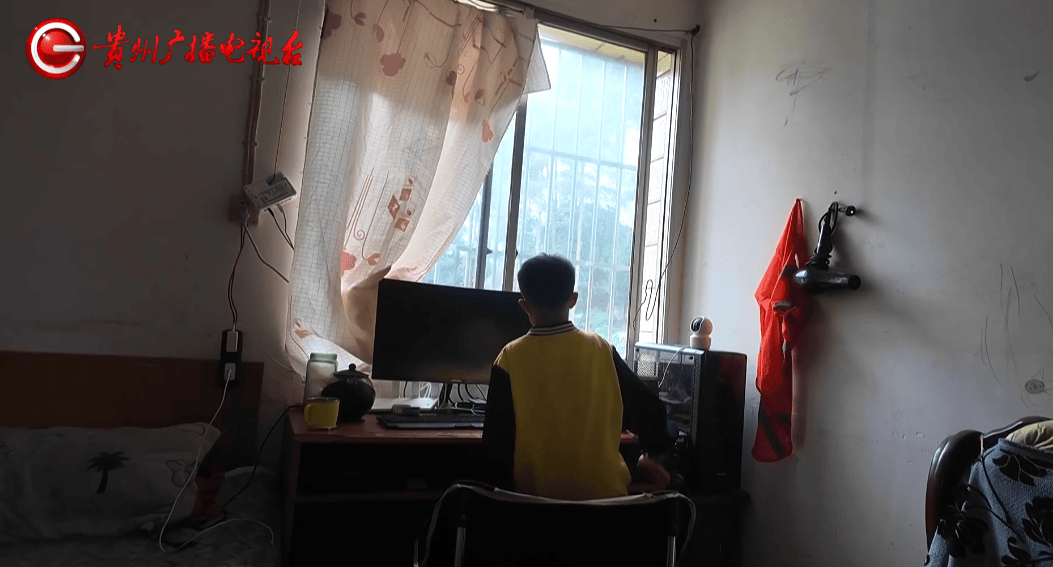 心酸!12岁男孩“独居”贵阳一安置房内<strong></p>
<p>比特币交易市场</strong>,父亲回应:迫于无奈,因为……