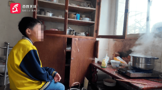 心酸!12岁男孩“独居”贵阳一安置房内<strong></p>
<p>比特币交易市场</strong>,父亲回应:迫于无奈,因为……