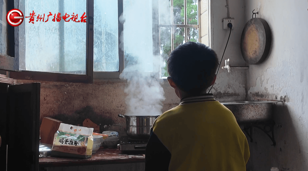 心酸!12岁男孩“独居”贵阳一安置房内<strong></p>
<p>比特币交易市场</strong>,父亲回应:迫于无奈,因为……