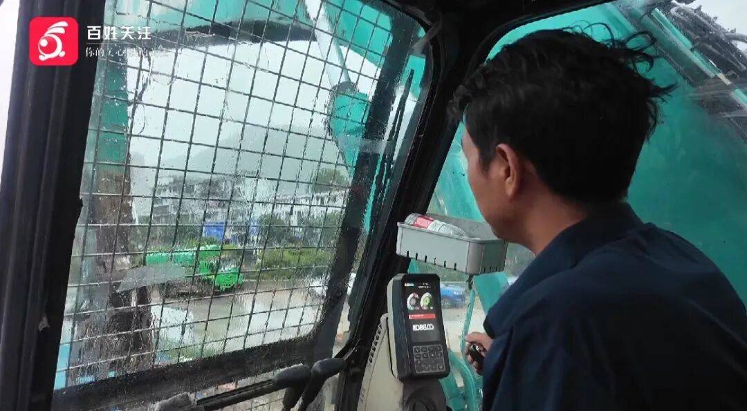 心酸!12岁男孩“独居”贵阳一安置房内<strong></p>
<p>比特币交易市场</strong>,父亲回应:迫于无奈,因为……