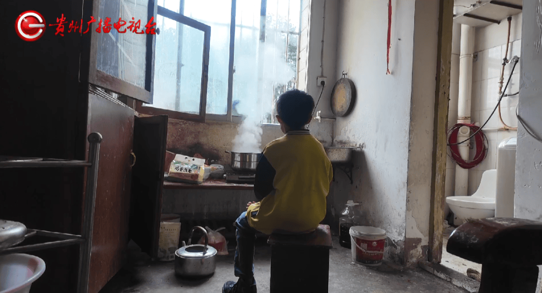 心酸!12岁男孩“独居”贵阳一安置房内<strong></p>
<p>比特币交易市场</strong>,父亲回应:迫于无奈,因为……