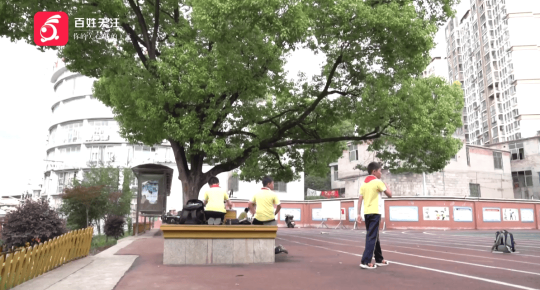 心酸!12岁男孩“独居”贵阳一安置房内<strong></p>
<p>比特币交易市场</strong>,父亲回应:迫于无奈,因为……