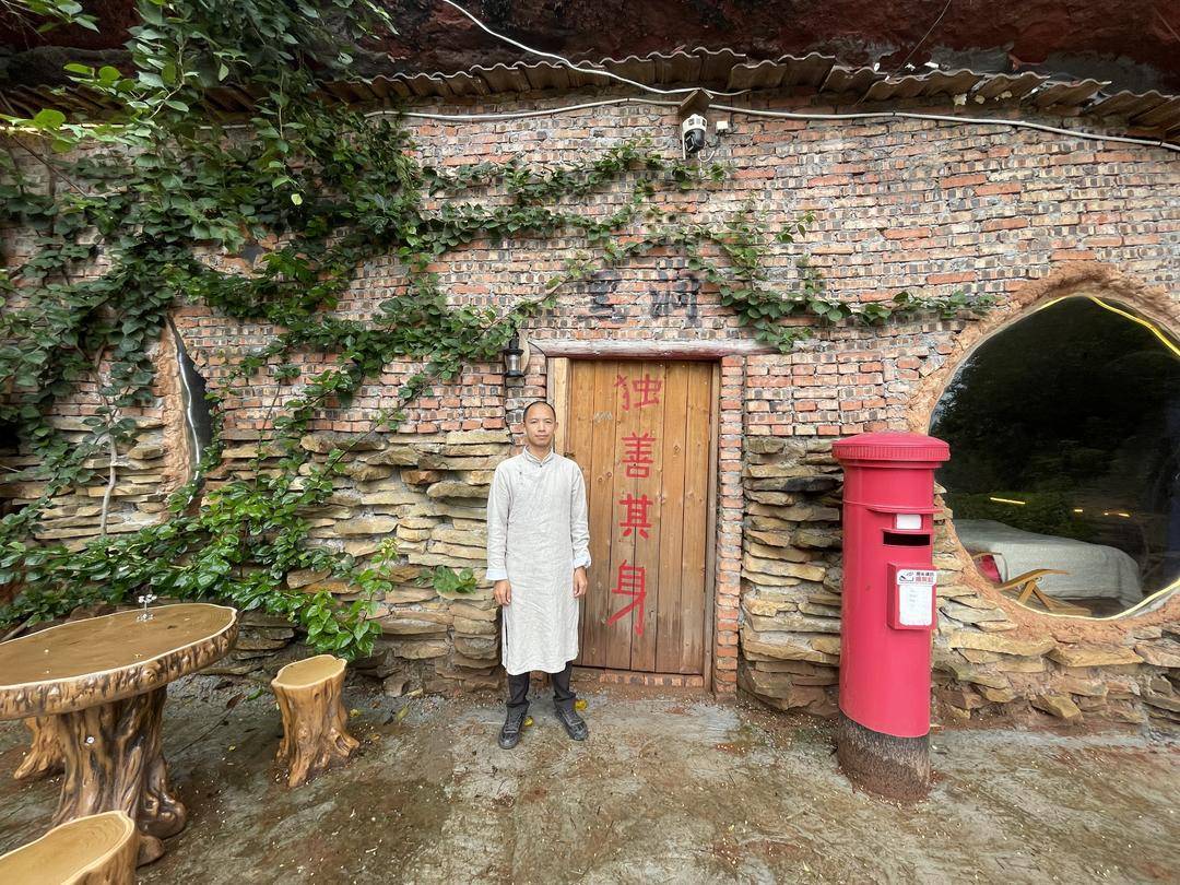 是个人选择还是另有隐情？35岁男子回乡“崖下洞居”惹争议<strong></p>
<p>比特币交易市场</strong>！｜封面深镜