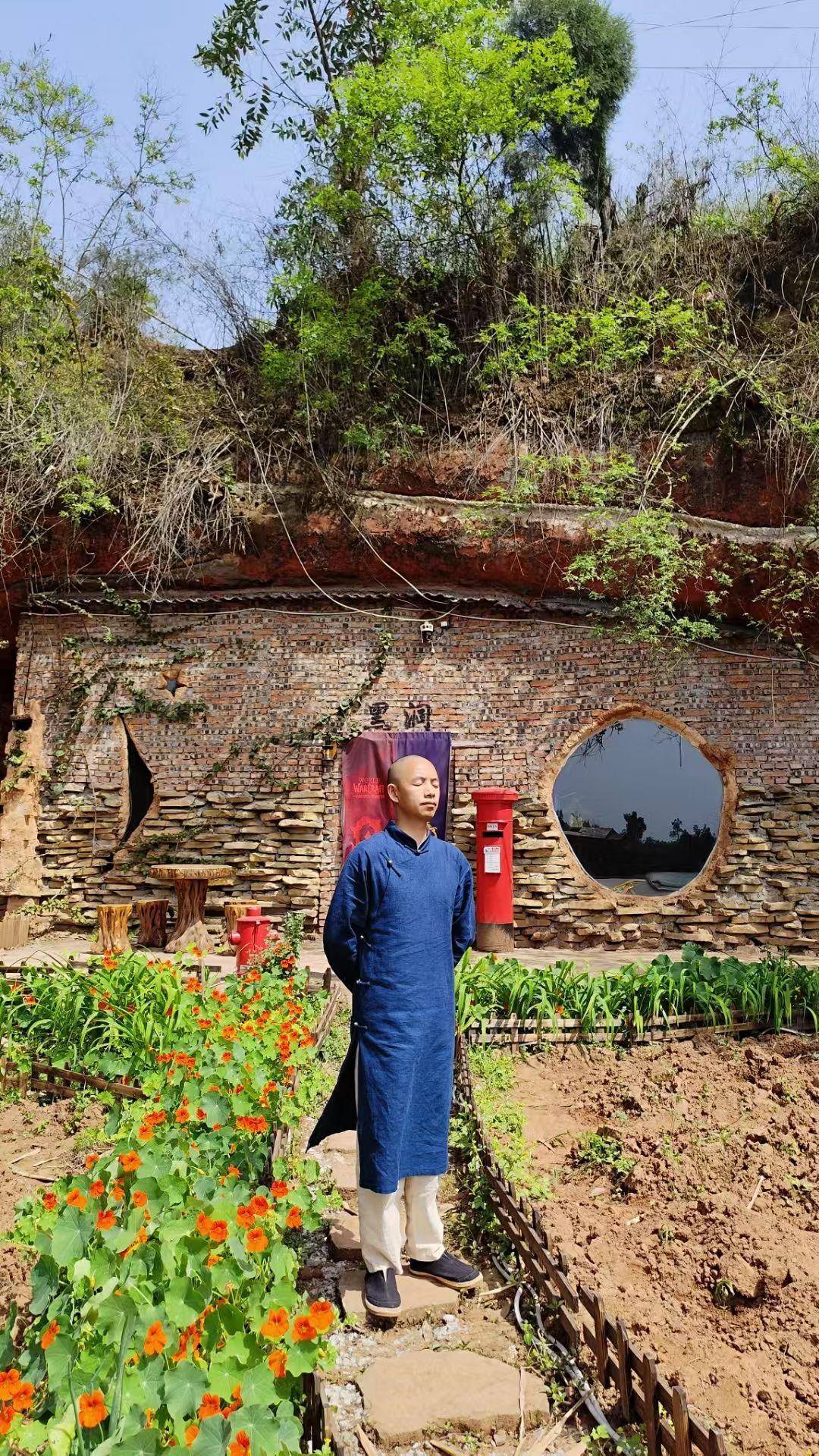 是个人选择还是另有隐情？35岁男子回乡“崖下洞居”惹争议<strong></p>
<p>比特币交易市场</strong>！｜封面深镜