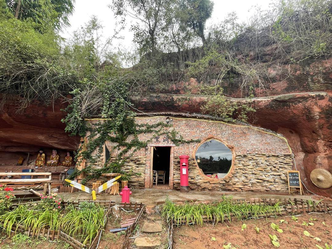 是个人选择还是另有隐情？35岁男子回乡“崖下洞居”惹争议<strong></p>
<p>比特币交易市场</strong>！｜封面深镜