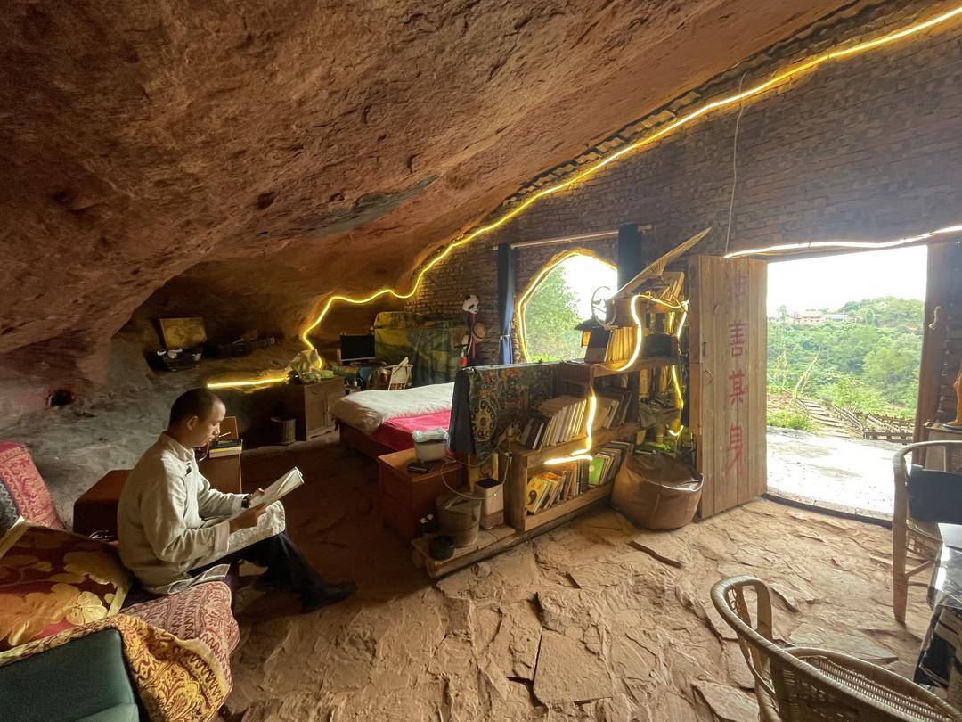 是个人选择还是另有隐情？35岁男子回乡“崖下洞居”惹争议<strong></p>
<p>比特币交易市场</strong>！｜封面深镜