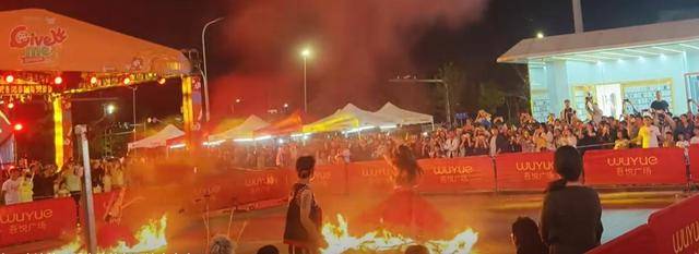 云南昆明商场表演“火裙舞”<strong></p>
<p>今日比特币价格</strong>,一名女演员裙子引燃被烧伤