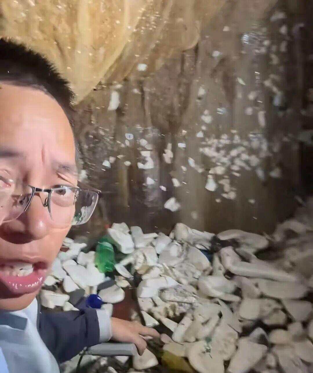 网友曝光溶洞垃圾成山、粪便满地<strong></p>
<p>比特币今日行情走势</strong>,“至少十层楼高”!官方通报