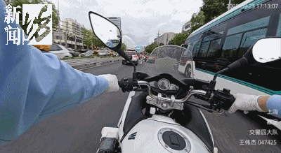 事发上海晚高峰!汹涌车流中<strong></p>
<p>比特币多少钱</strong>,一男子绝望跳车,直奔民警而去……