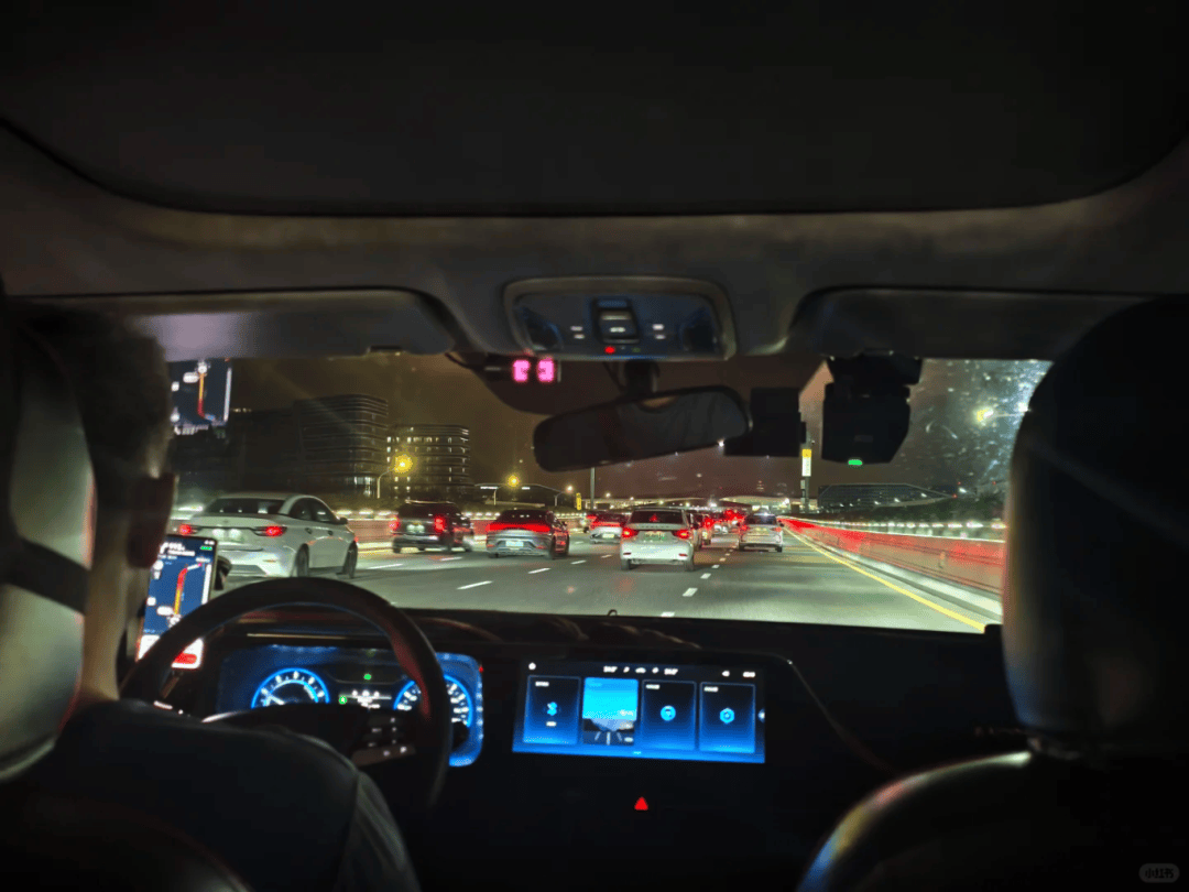 “不亚于春节回家”!凌晨5点<strong></p>
<p>比特币多少钱</strong>,深圳有人已经堵在路上……