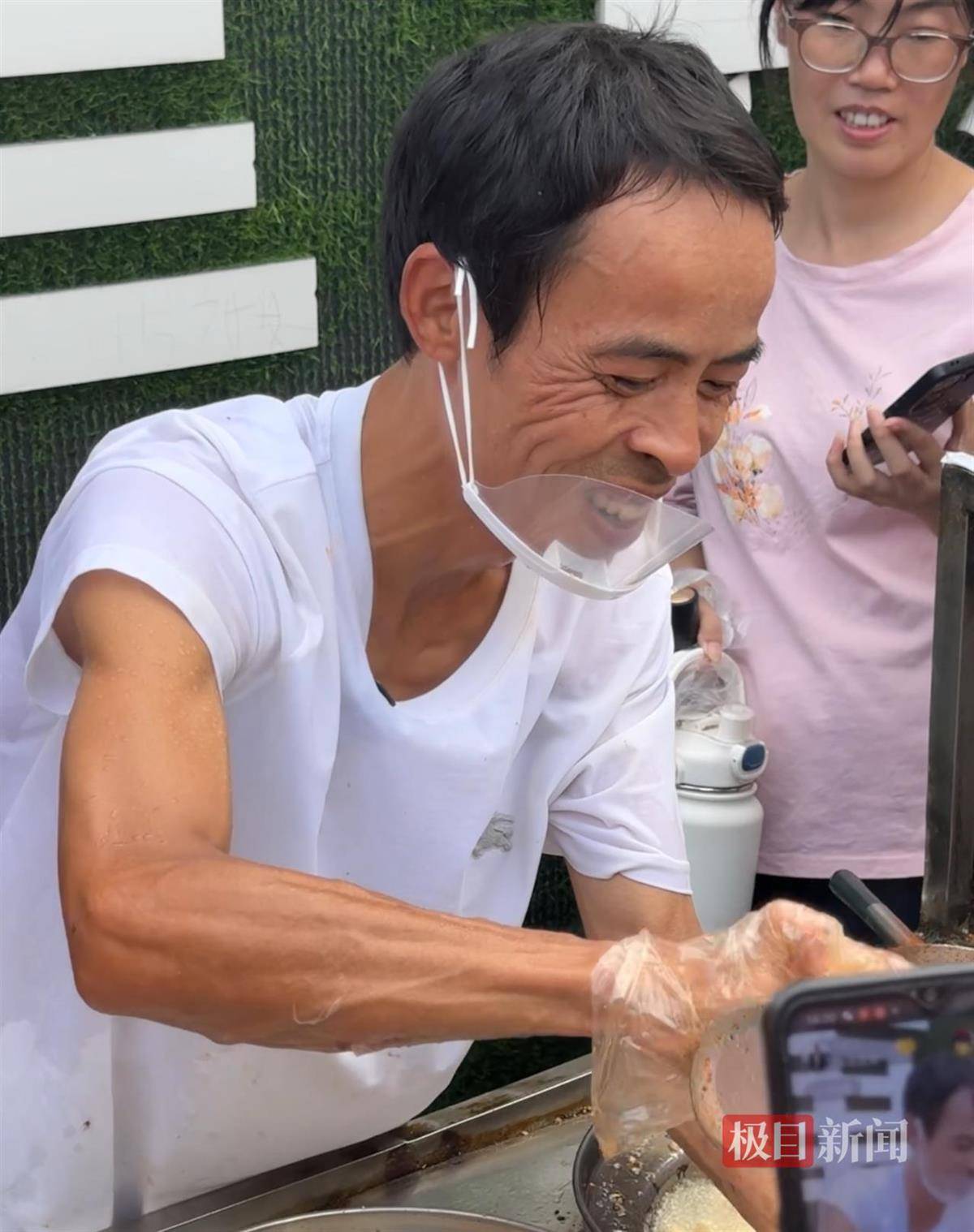 对话鸡排哥李俊永：爆火后每天一二十个镜头对着我<strong></p>
<p>比特币多少钱</strong>，未来不考虑直播带货，更愿意和顾客待在一起