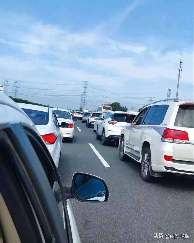 “聪明的人已经提前出发了”<strong></p>
<p>比特币多少钱</strong>,结果高速上全是聪明人!