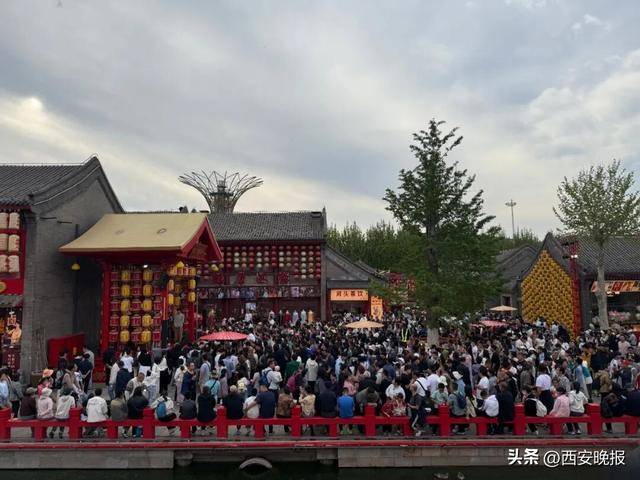 “聪明的人已经提前出发了”<strong></p>
<p>比特币多少钱</strong>,结果高速上全是聪明人!