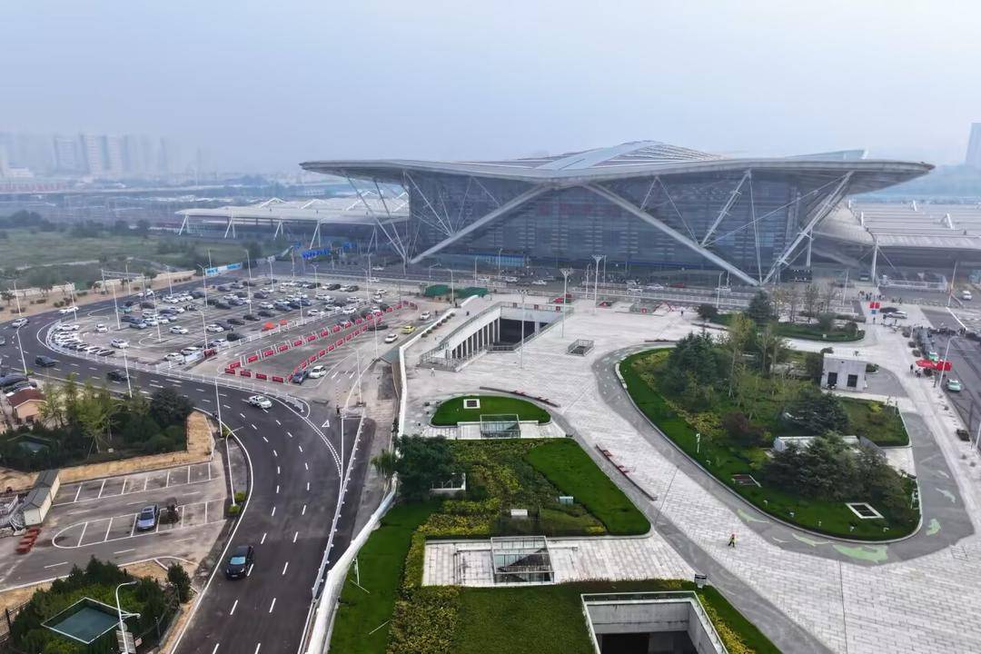 “双节”假期<strong></p>
<p>比特币多少钱</strong>,铁路青岛站预计发送旅客170万人