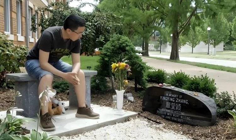 章莹颖男友国庆探望章父并协助直播<strong></p>
<p>美元比特币</strong>,网友劝其早点结婚,本人回应