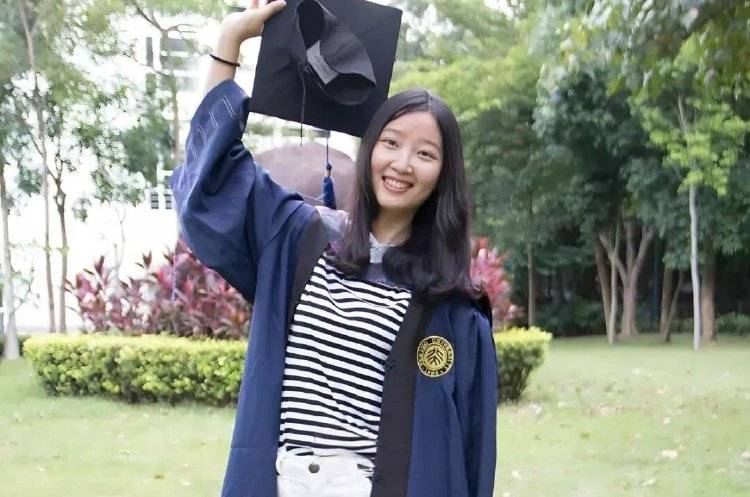 章莹颖男友国庆探望章父并协助直播<strong></p>
<p>美元比特币</strong>,网友劝其早点结婚,本人回应