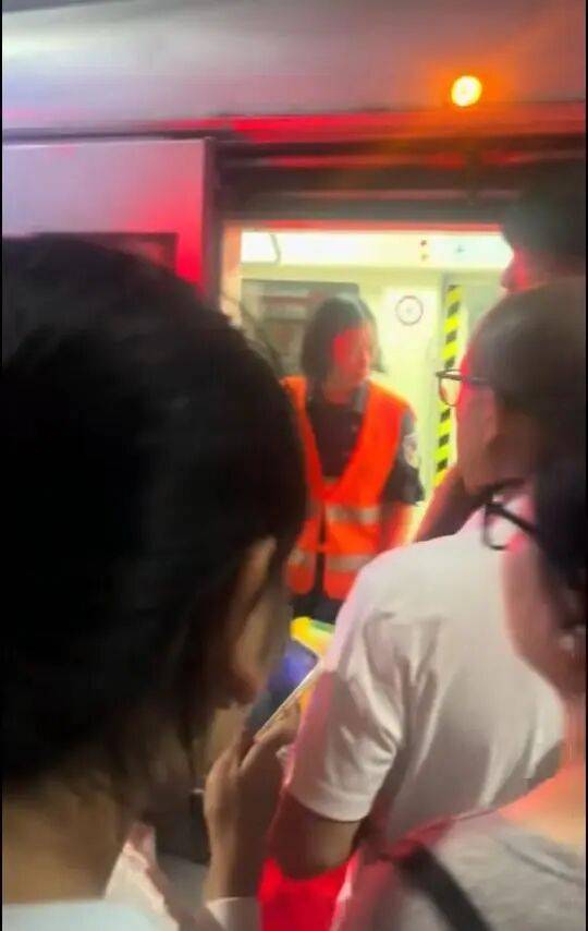 大连地铁发生故障停运一小时<strong></p>
<p>美元比特币</strong>,目击者称看到120和警车,工作人员否认列车和人相撞,故障原因在落实中