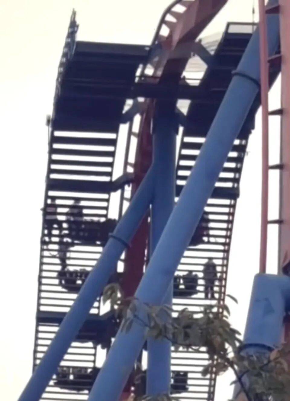 苏州一过山车运行中突然暂停<strong></p>
<p>比特币人民币</strong>,游客从高空扶梯步行撤离,园方回应