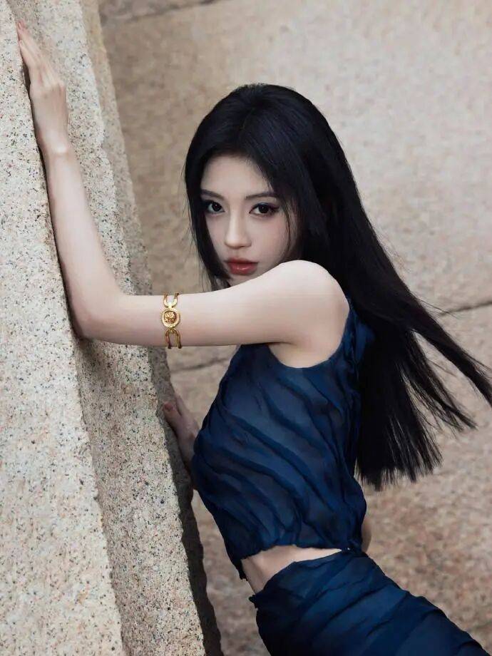 时装周上的女明星<strong></p>
<p>比特币人民币</strong>，秋冬氛围感一键封顶！