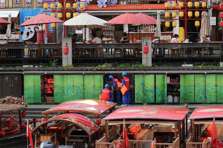 阖家团圆时<strong></p>
<p>比特币最高价格</strong>,他们守护蓉城灯火