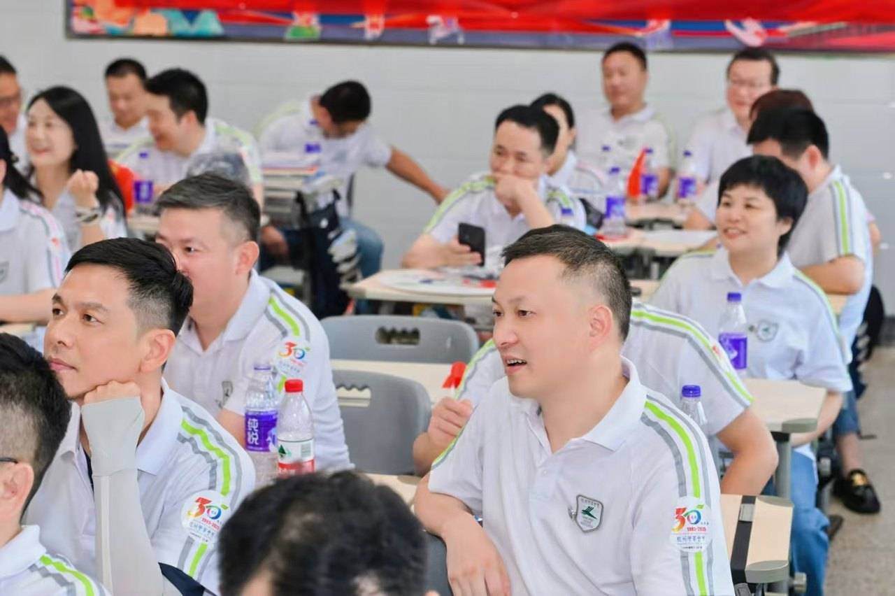 那个让老师骄傲的“调皮”班级！30年同学聚会<strong></p>
<p>比特币今日最新价格行情</strong>，还伴有一封来自贵州的感谢信