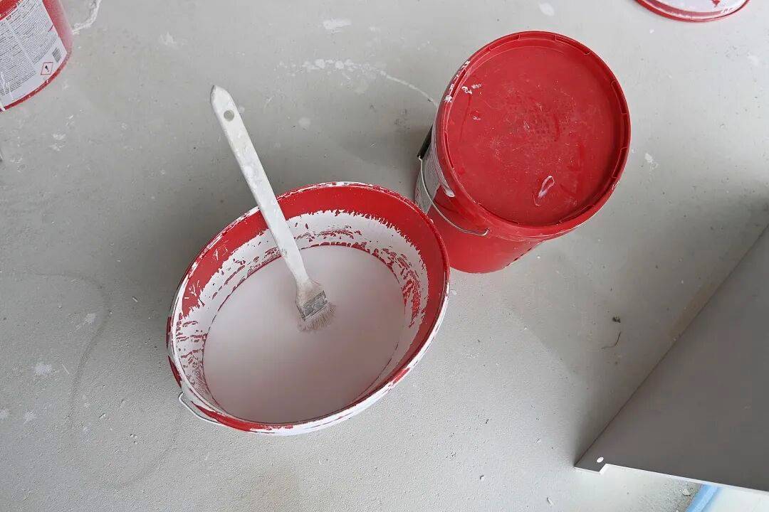 西安一名48岁油漆工地下室刷漆中毒，抢救四天后离世，警方已介入