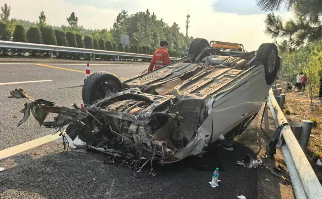 “我撒谎天打雷劈!”男子高速突然强行变道致翻车<strong></p>
<p>比特币现在价格</strong>,反诬赖对方