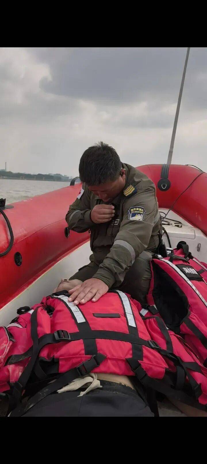 230斤重小伙酒后落水<strong></p>
<p>比特币实时</strong>，漂浮7小时终获救……