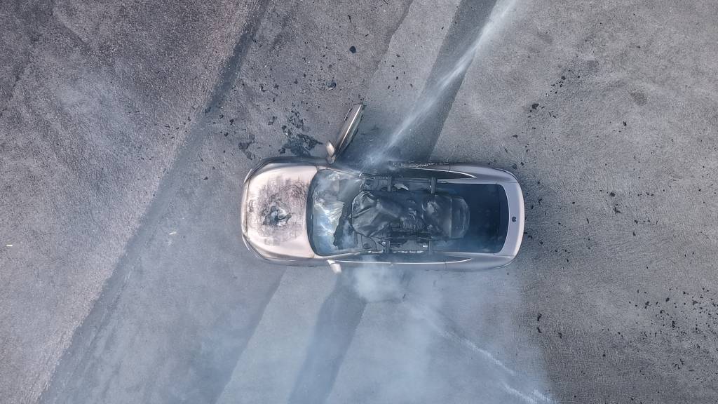 一辆蔚来牌轿车在大理一景区外起火<strong></p>
<p>比特币历年价格</strong>,一家四口撤离及时无伤亡