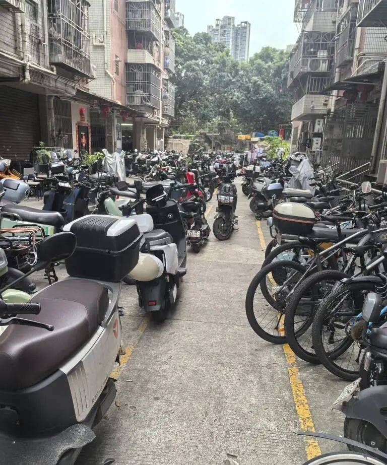 深圳一小区电动车管理引担忧<strong></p>
<p>比特币历年价格</strong>，部门责令整改后，记者实探