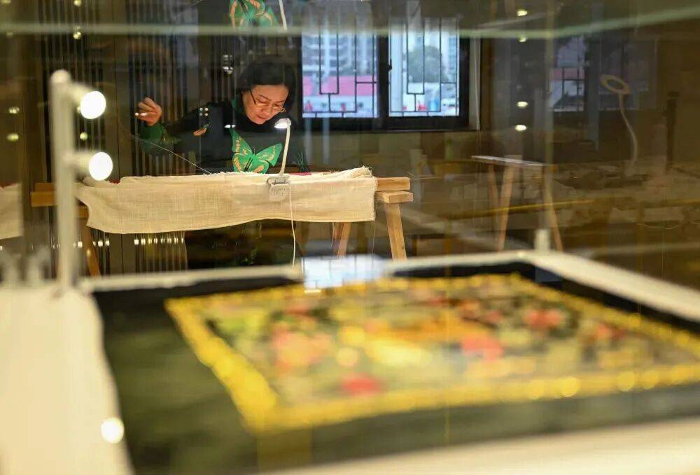 镜观·回响丨巾帼共绘新时代