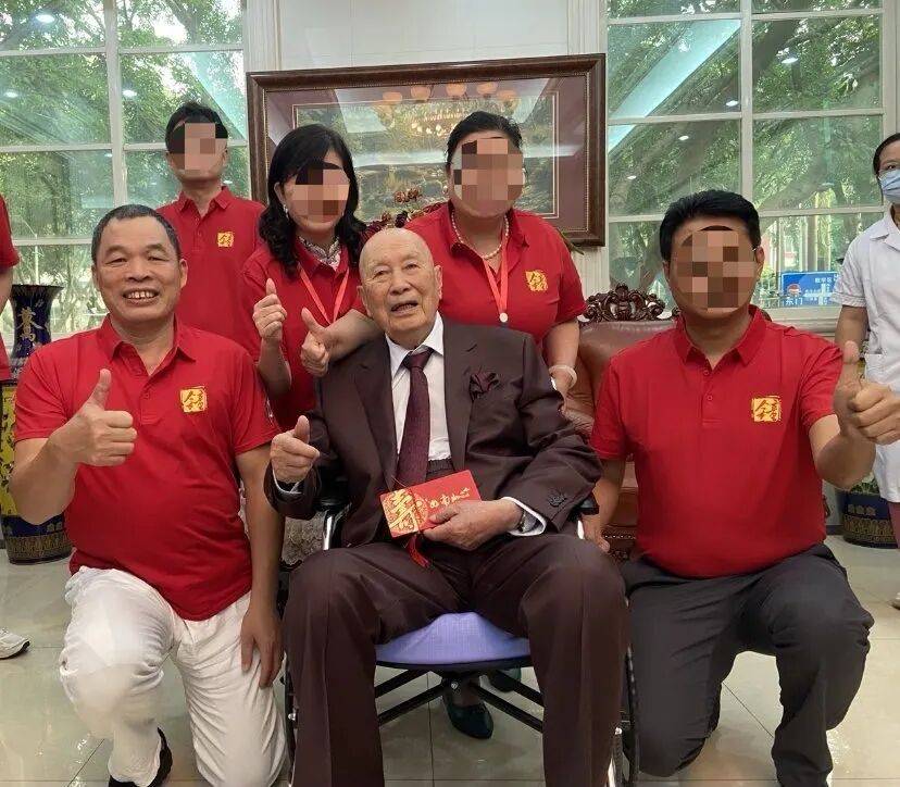 百岁院士声明“蹭合影”背后:双方交涉长达一年<strong></p>
<p>购买比特币</strong>,均称付诸法律