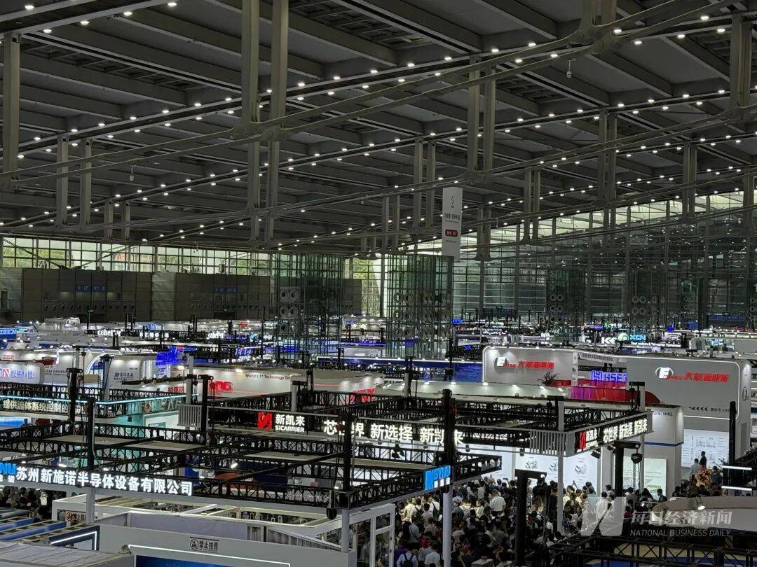 “我们特地赶早来的<strong></p>
<p>购买比特币</strong>,你们的光刻机在哪里?”深圳一家成立才几年的公司,今天爆火!