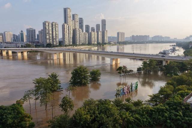 百色多个村庄被困水中已超半月<strong></p>
<p>比特币实时走势图</strong>,长涝难退为何重演?