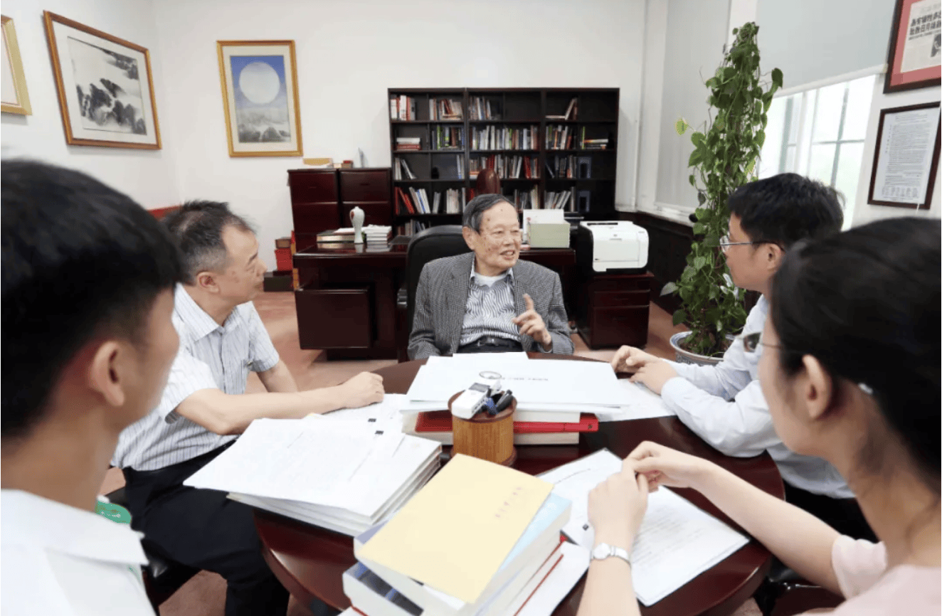 杨振宁为什么连续32年担任东莞理工学院名誉校长<strong></p>
<p>比特币视频</strong>?