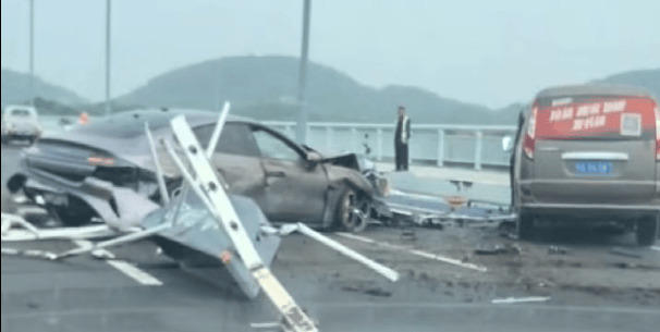 车轮飞滚十余米!武汉小米SU7断轴撞护栏<strong></p>
<p>比特币交易所</strong>,一月内两起脱落事故,官方回应仍含糊