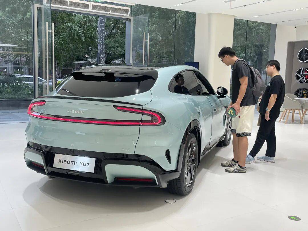 车轮飞滚十余米!武汉小米SU7断轴撞护栏<strong></p>
<p>比特币交易所</strong>,一月内两起脱落事故,官方回应仍含糊